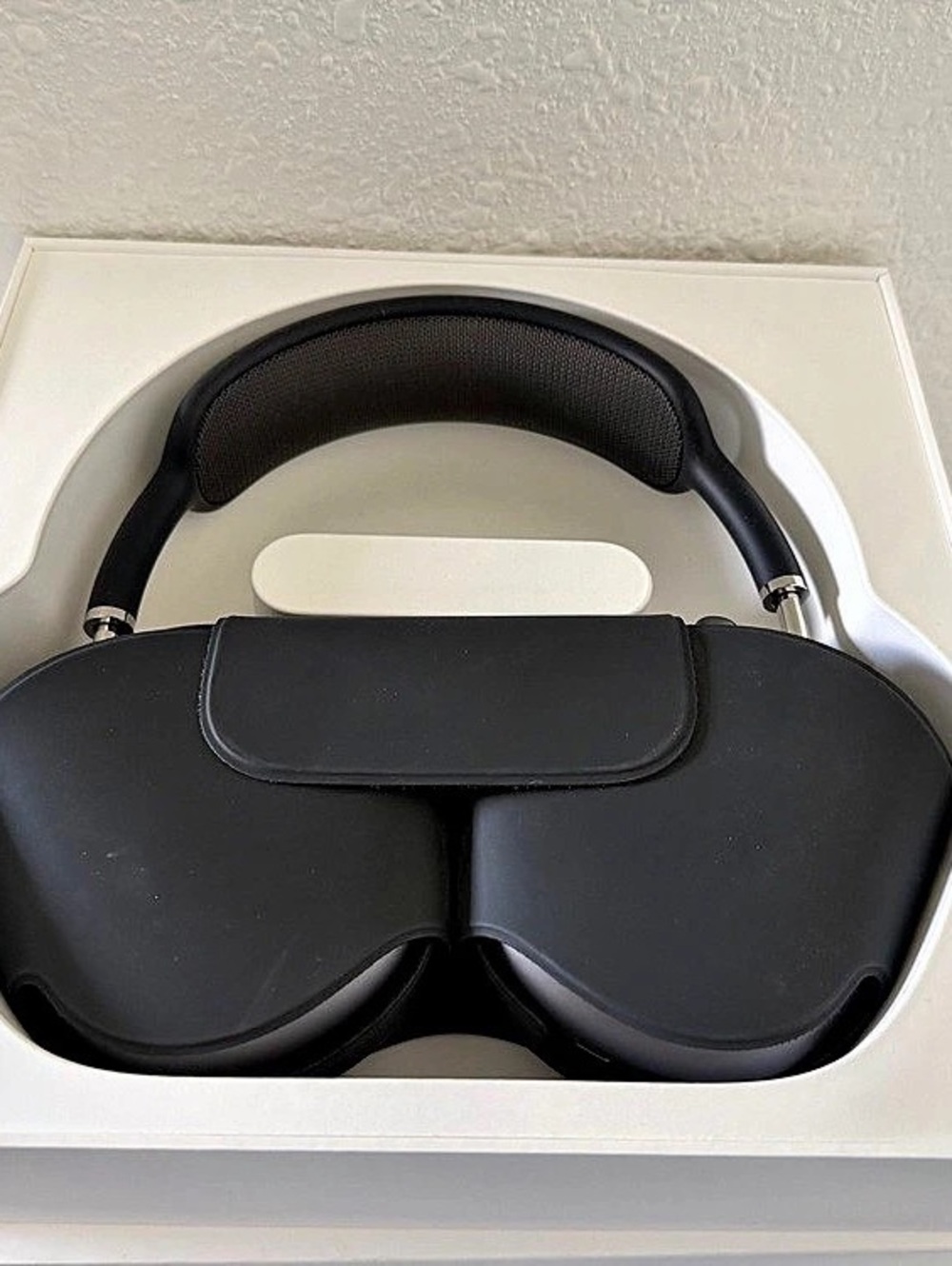 Apple AirPods Max — Space Gray — A2096 — Original Lightning Model